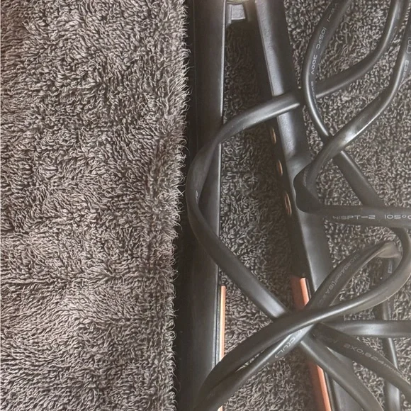 Kardashian Black Hair Straightener - Picture 4 of 7